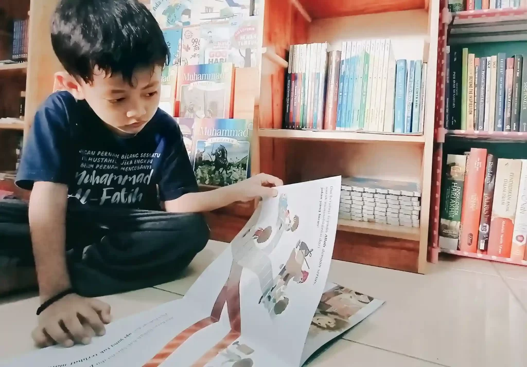 Membangun Kecintaan Anak pada Membaca