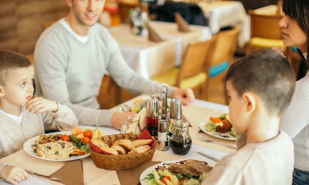 Etika Makan di Restoran